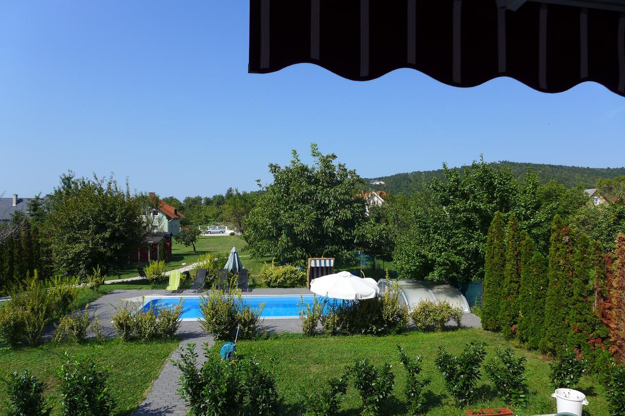 Villa Astoria Balatongyorok Exterior photo