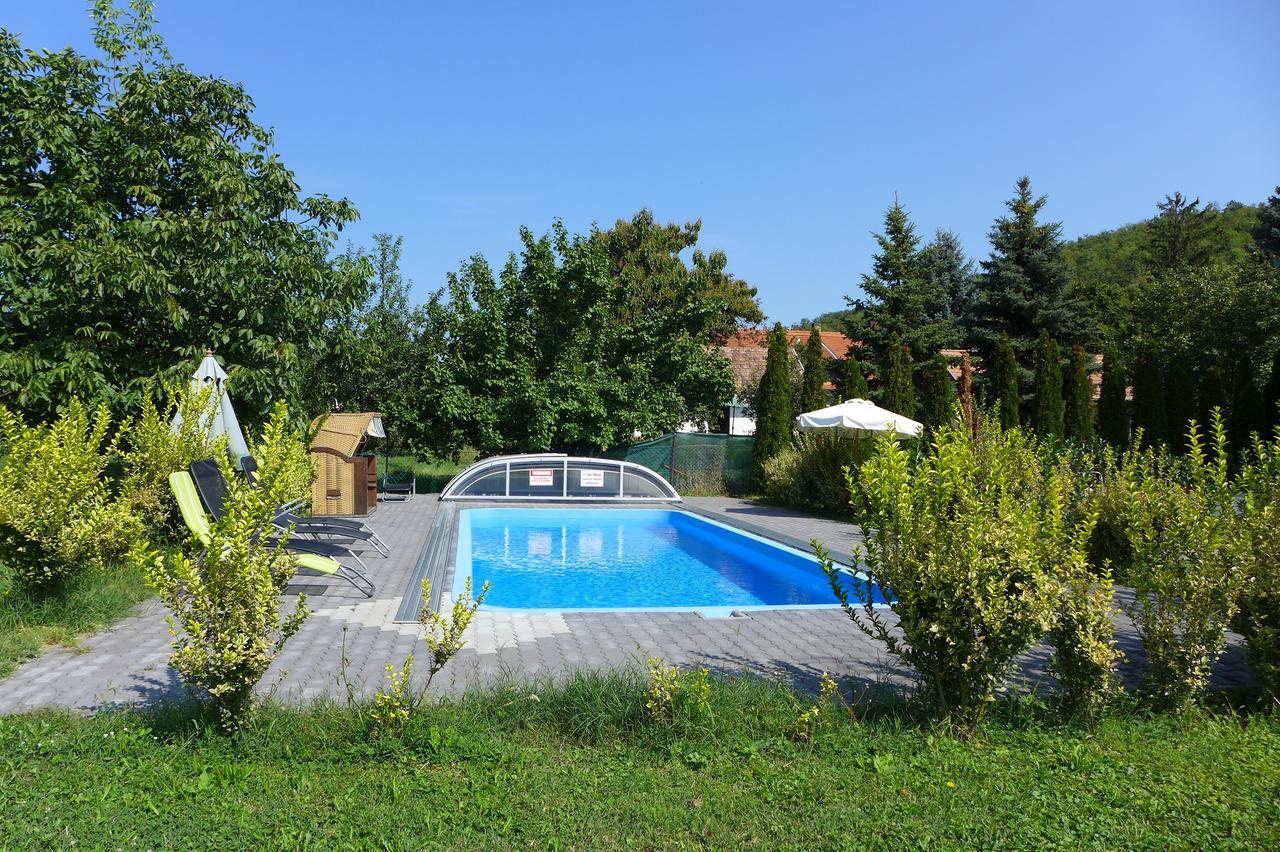 Villa Astoria Balatongyorok Exterior photo